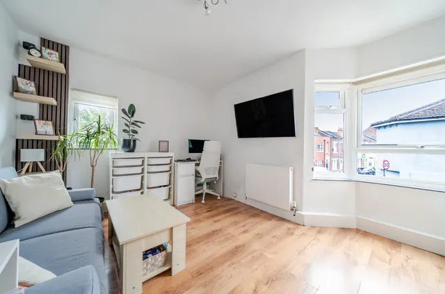 Twyford Avenue, Portsmouth, PO2, photo 2