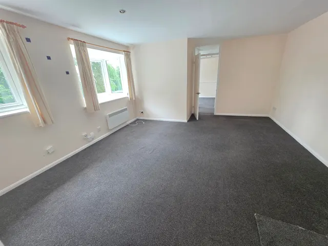 Photo 2 — Intalbury Avenue, Aylesbury