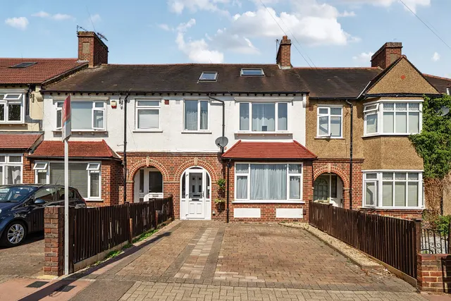 4 bedroom house — Rose Walk, West Wickham, Kent, BR4