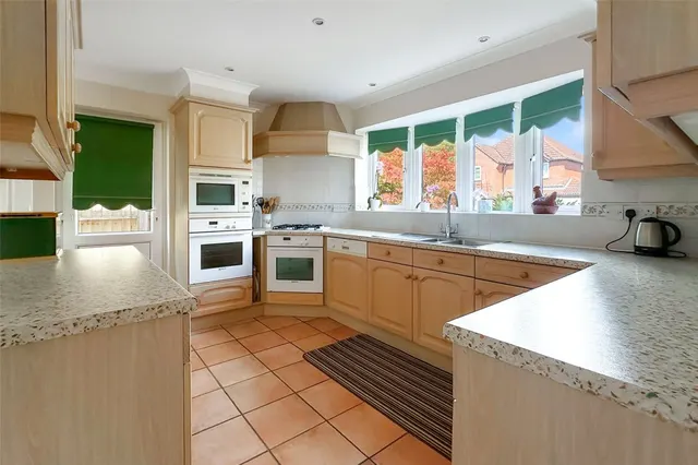 Rustington, Littlehampton, BN16, photo 3