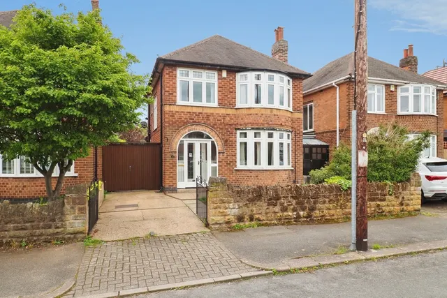 Hollinwell Avenue, Wollaton, Nottingham, NG8, photo 1