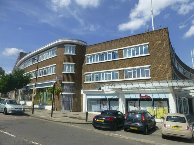 Haymills Court Hanger Green, Ealing, London, W5 3EW, photo 1