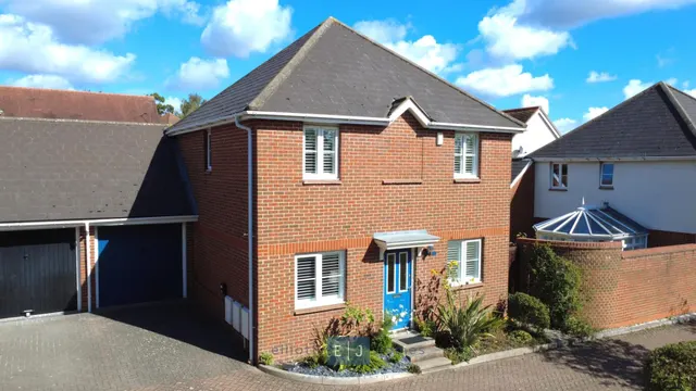 St. Nicholas Place, Loughton, photo 1