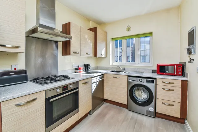 Skylark Road, Melksham, SN12, photo 3
