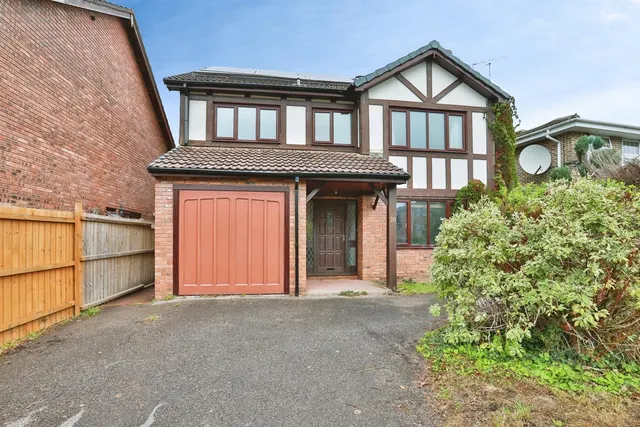 Sevenoaks Drive, Bournemouth, BH7, photo 1