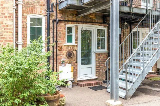 Kew Road, Richmond, TW9, photo 1