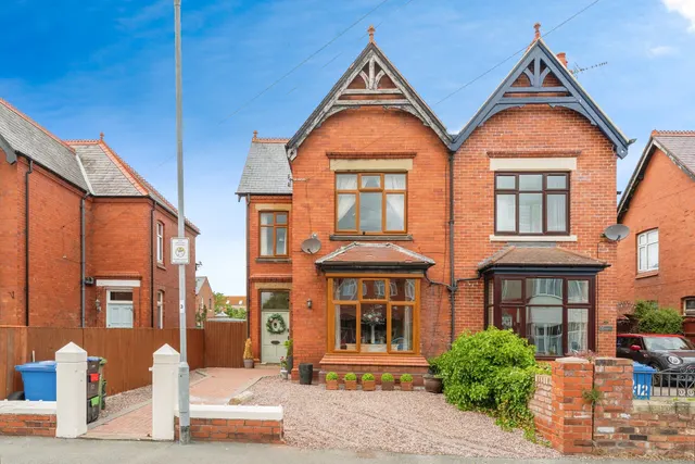 Highfield Park, Rhyl, LL18, photo 1