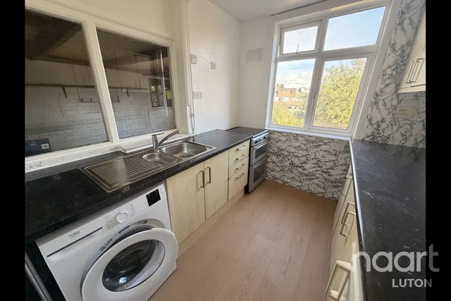 Carlton Crescent, LU3, photo 2