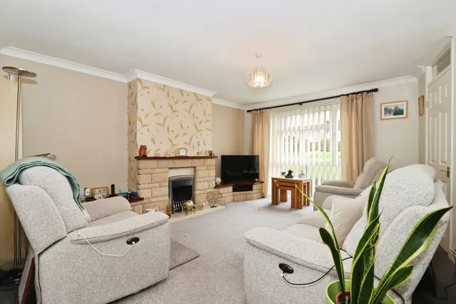 Photo 2 — Chiltern Close, Warmley, Bristol, BS30