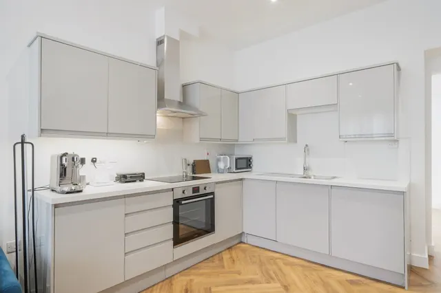 Mount Pleasant Crescent, London, photo 1