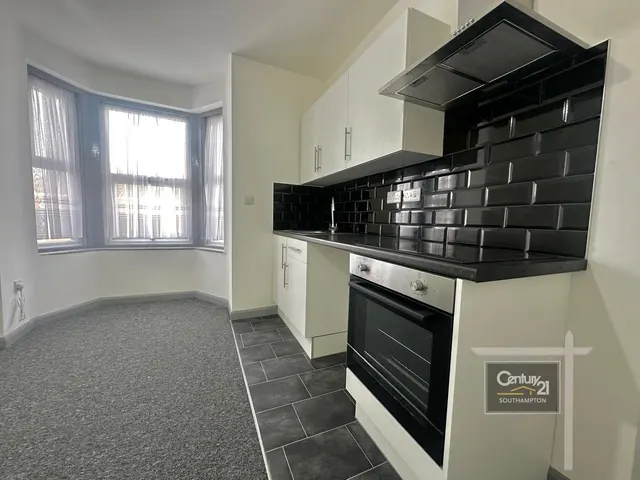 Bitterne Road West, Southampton, SO18, photo 3