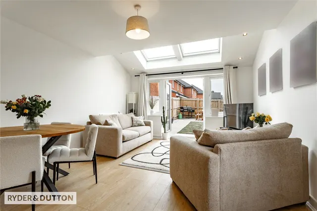 Franks Close, Castleton, OL11, photo 2