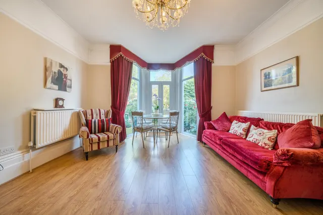Park Crescent, DA8, photo 3