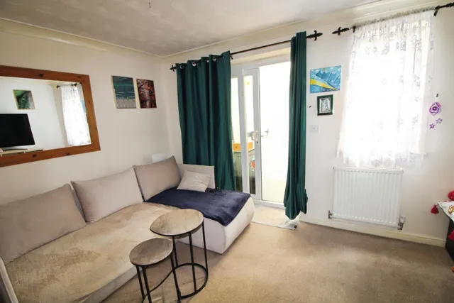 Gloucester Court, Scunthorpe, DN15, photo 3