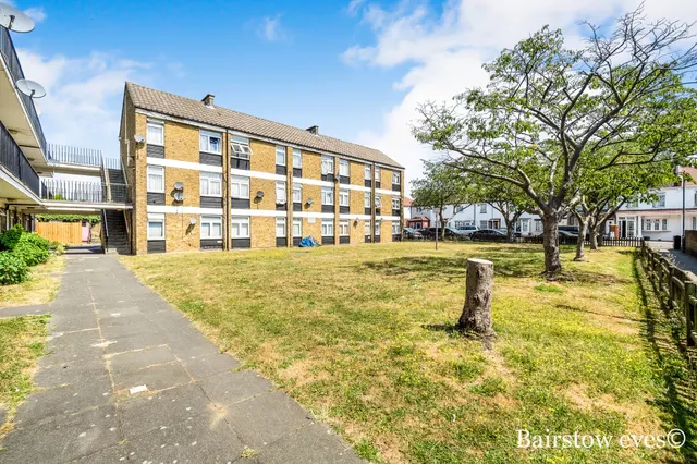 Florence Root House, Redbridge IG4 5HB, photo 1