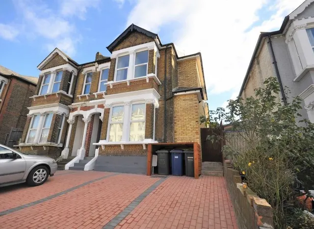 Station Road, Hendon, NW4, photo 1