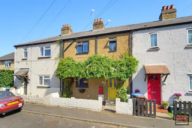 Medlake Road, Egham, TW20, photo 1