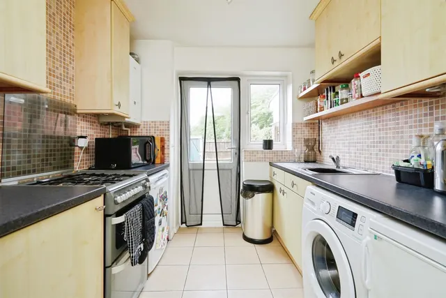 Photo 3 — Shannon Road, BICESTER