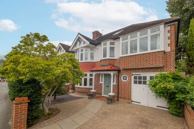 Popes Avenue, Twickenham, TW2, photo 1