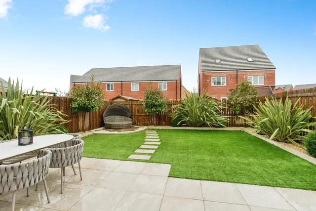 Photo 2 — Frobisher Avenue, Castleford