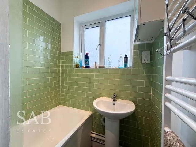 Ruislip Road East, Greenford, UB6, photo 3