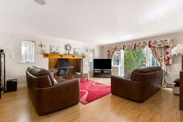 Photo 2 — Willow Drive, Maidenhead, Berkshire, SL6 2JX