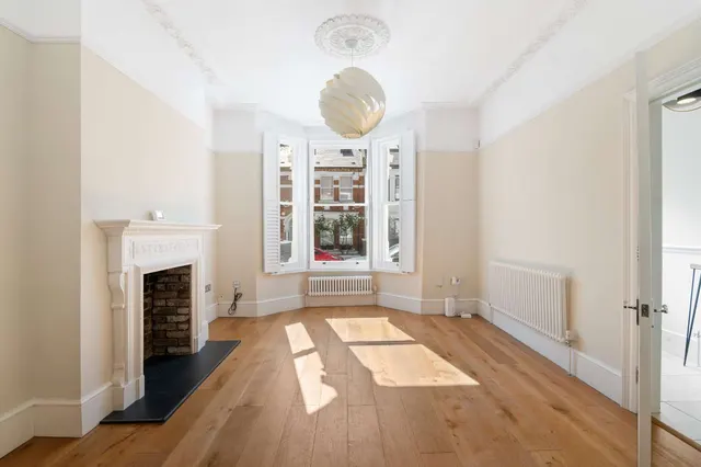 Photo 3 — Devereux Road, London, SW11 6JS
