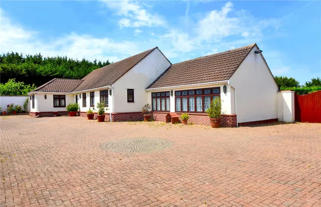 Croydon Lane, Banstead, SM7, photo 1