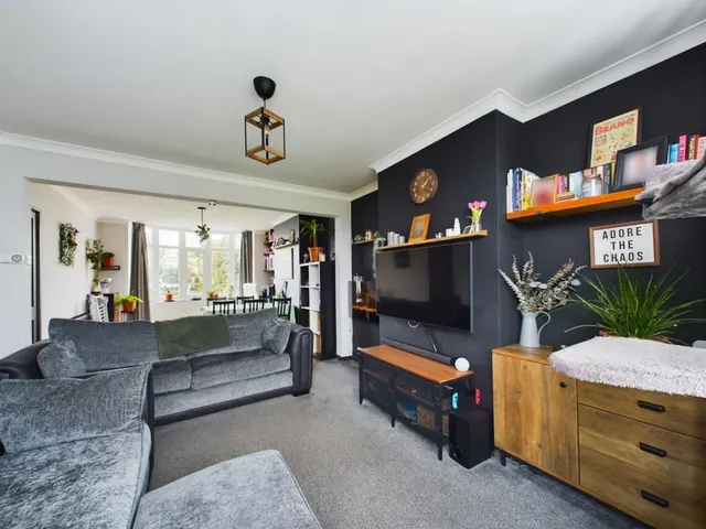 East Bawtry Road, Rotherham, photo 1