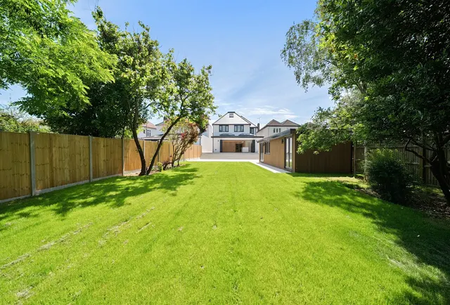 Photo 3 — Lancing Road, Orpington, BR6 0QS