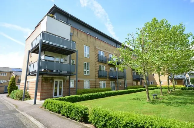 Photo 2 — Manhattan Avenue, Watford