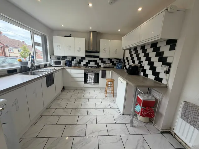 Fircroft Close, Cannock, WS11, photo 3