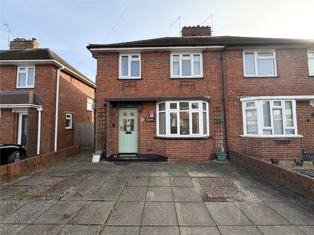 Calvert Close, Aldershot, Hampshire, GU12 4QX, photo 1