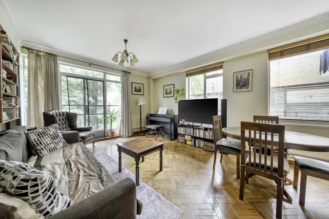 Southampton Row, London, WC1B, photo 1