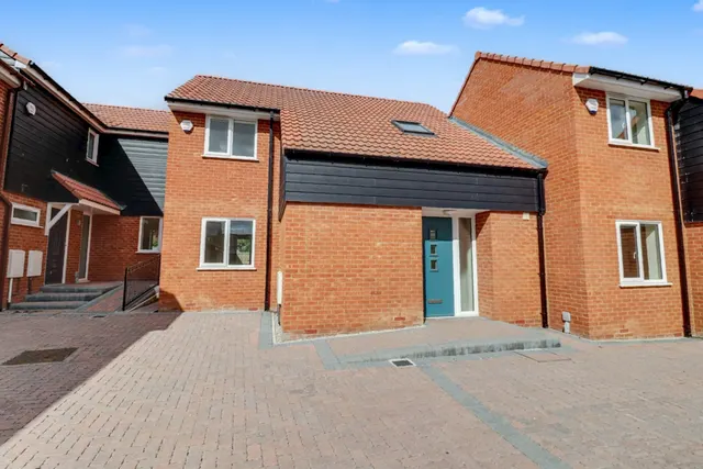 Fairview Crescent, Rayleigh, SS6, photo 1