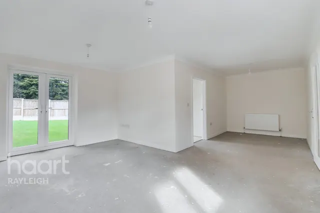 Fairview Crescent, Rayleigh, SS6, photo 3