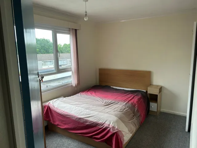Photo 3 — Carlyon Gardens, Exeter