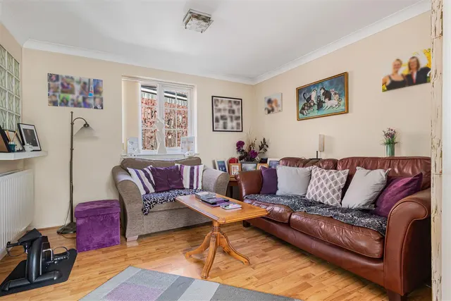 Shannon Close, Haverhill, CB9, photo 3