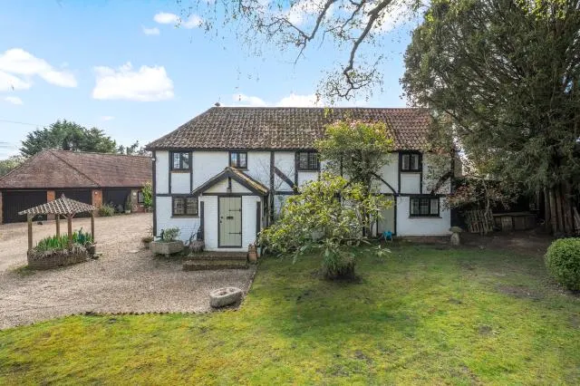 Old Chertsey Road, Chobham, GU24, photo 2