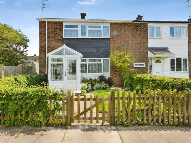Cleveland Road, Aylesbury, photo 1