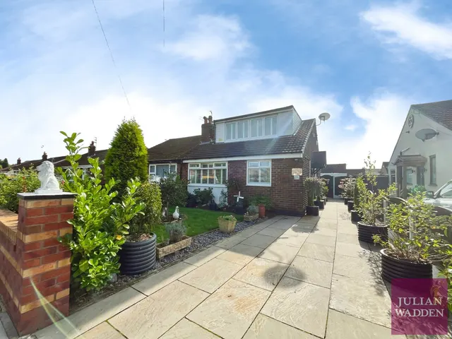 Windmill Lane, Denton, M34, photo 1