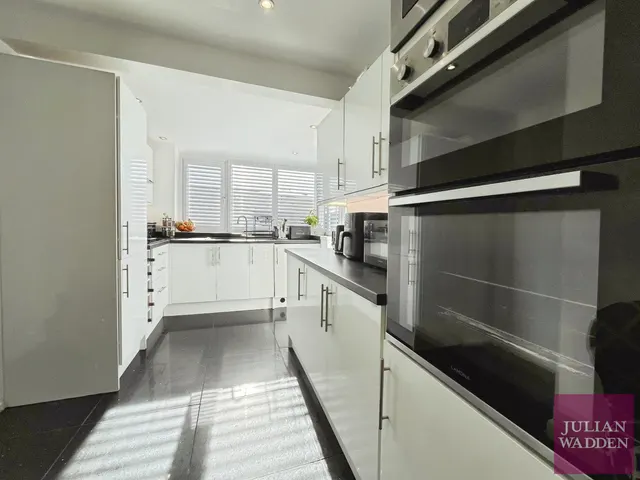 Windmill Lane, Denton, M34, photo 3