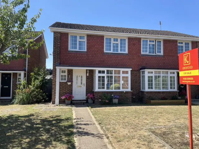 Dorchester Close, Cranbrook Drive, Maidenhead, Berkshire, photo 1