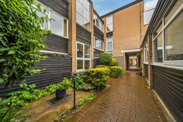 2 bedroom flat — Willow Grove, Chislehurst, Kent, BR7