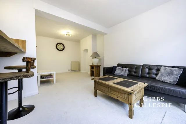 St. Michaels Crescent, Pinner, HA5, photo 3