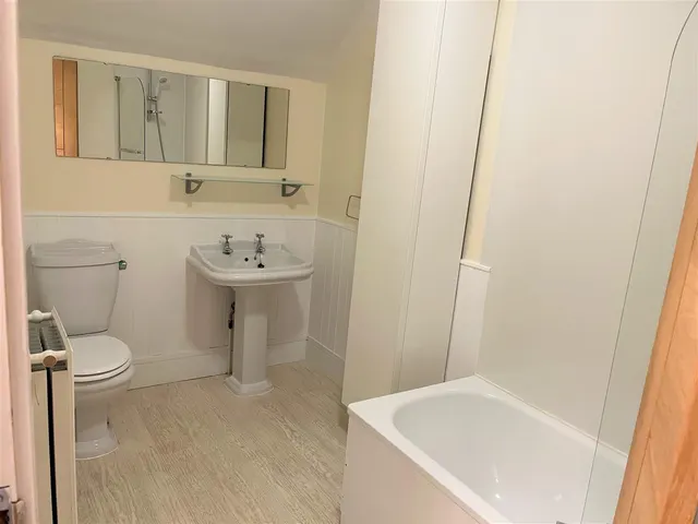 Merrilocks Road, Liverpool, L23, photo 3