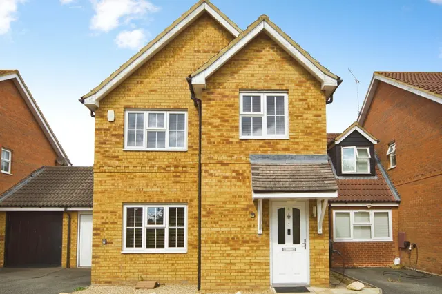 Photo 2 — Burleigh Close, Romford, RM7