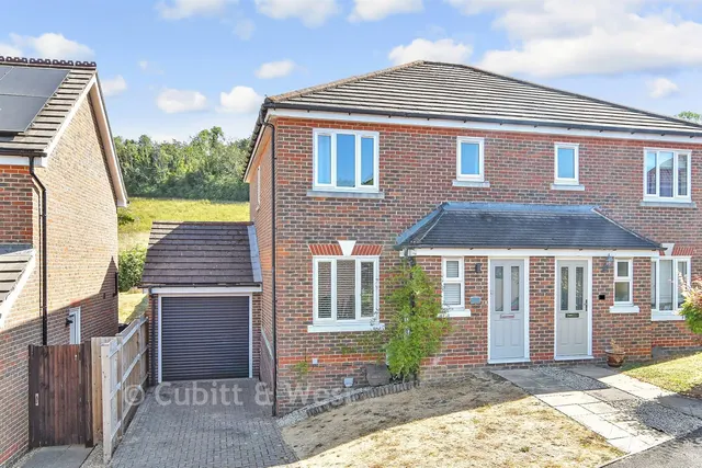 Longsdon Way, Caterham, CR3, photo 2
