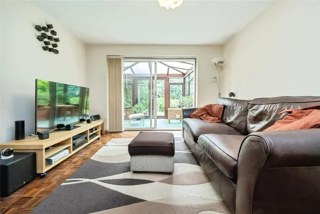 Photo 2 — Chiltern Gardens, Leighton Buzzard, Bedfordshire, LU7