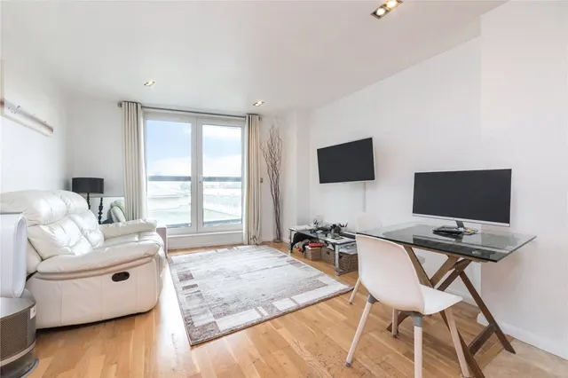 Limeharbour, London, E14, photo 1